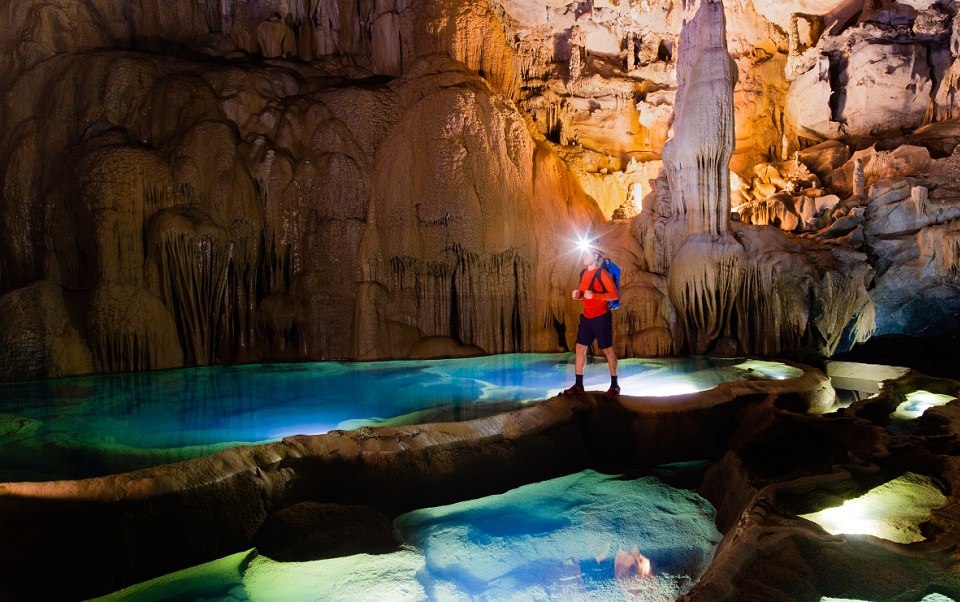 hung Thoong cave tour