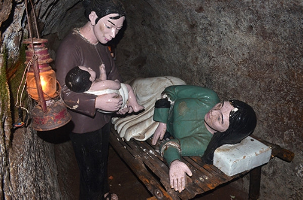 Phong-Nha-Cave-Vinh-Moc-Tunnels
