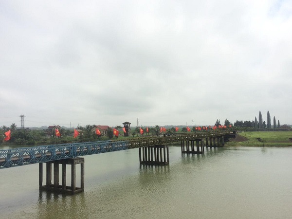 Hien Luong Bridge 